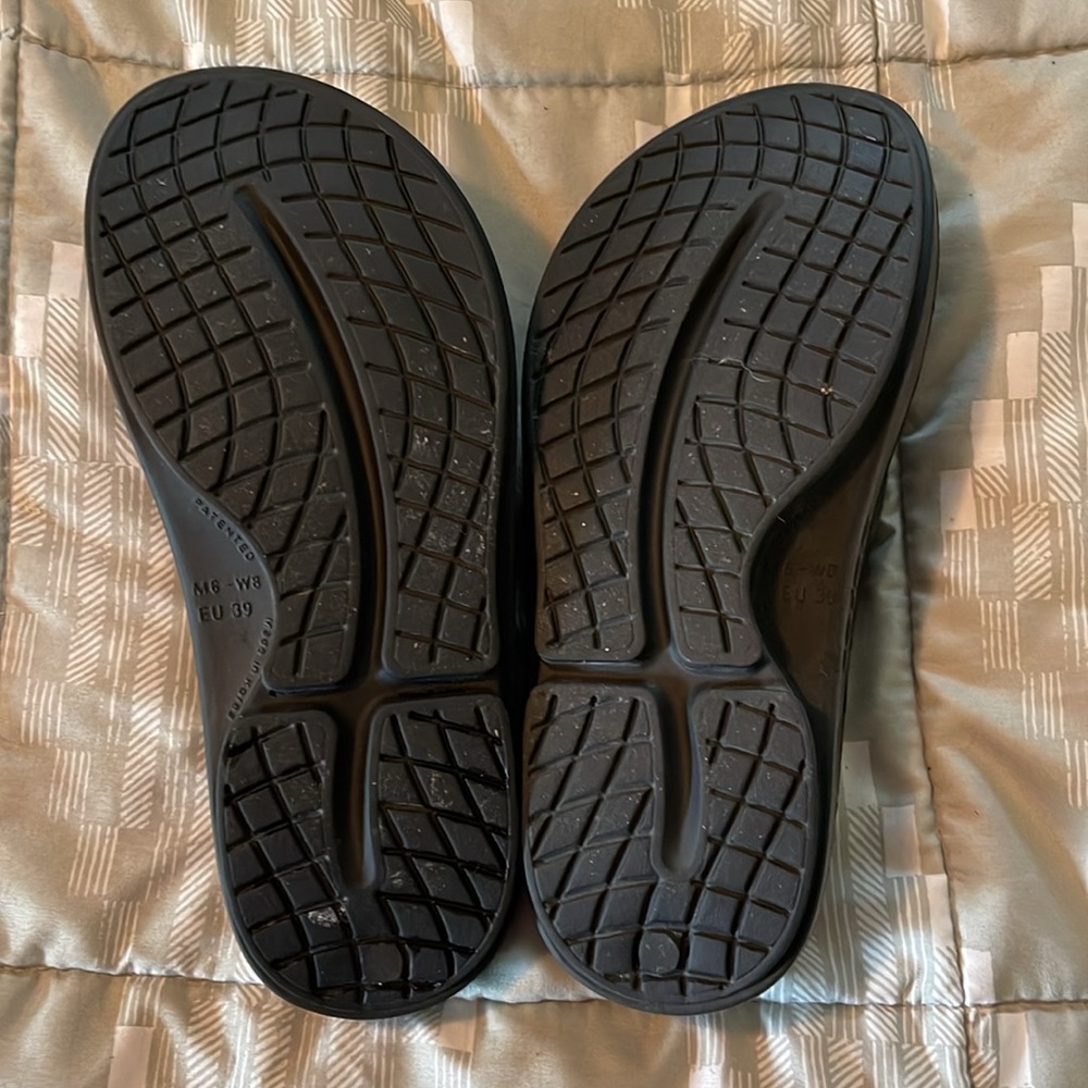OOFOS original flip flop. Women’s sz 8 (men’s size 6) Black - Picture 4 of 6